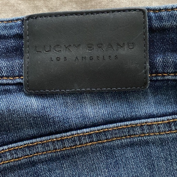 Lucky Brand Men’s Jeans. 33Wx27L. Broken in like a dusty cowboy. Delicious. - Picture 4 of 11